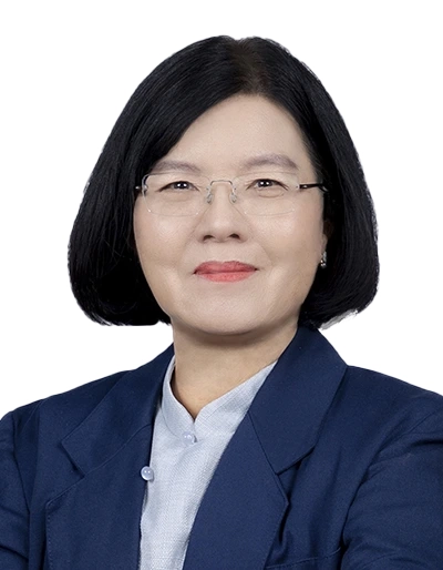 Dr Carmen Yu Close Up